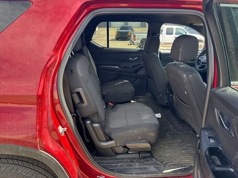 Used 2023 Chevrolet Traverse LT image 19