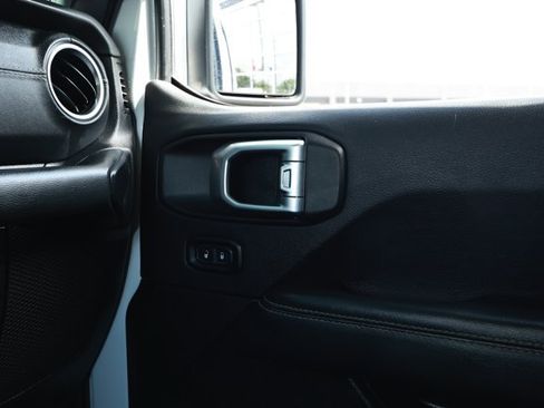 Used 2020 Jeep Gladiator Overland AWD/4WD image 26