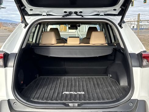 Used 2019 Toyota RAV4 Limited image 6