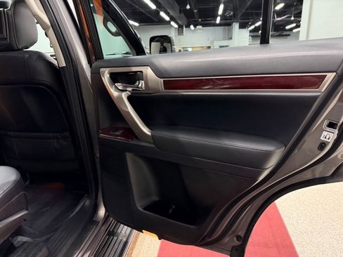 Used 2014 Lexus GX 460 w/ Premium Package AWD/4WD image 28