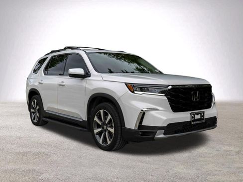 Used 2025 Honda Pilot Elite image 2