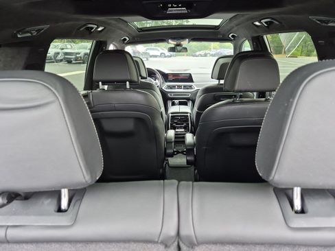 Used 2022 BMW X7 xDrive40i w/ M Sport Package AWD/4WD image 32