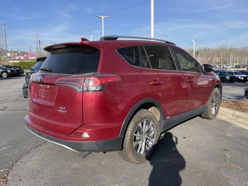 Used 2018 Toyota RAV4 XLE image 4