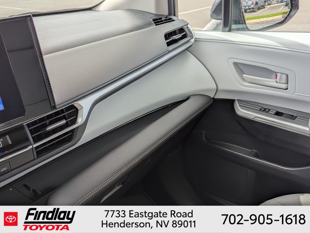 Certified 2025 Toyota Sienna LE AWD/4WD image 30