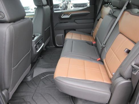 New 2026 Chevrolet Silverado 1500 High Country AWD/4WD image 15
