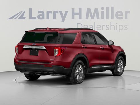 Used 2021 Ford Explorer XLT w/ Equipment Group 202A AWD/4WD image 2