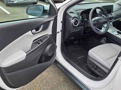 Used 2023 Hyundai Kona SE FWD image 17