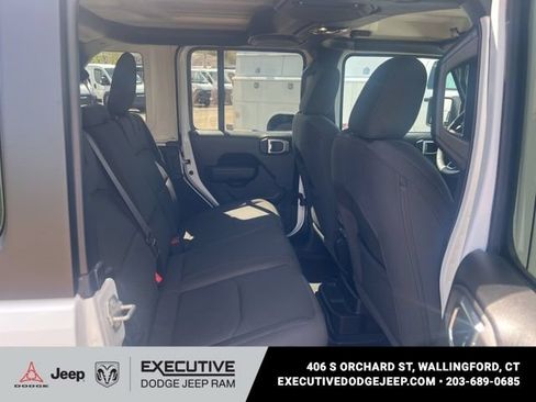 Used 2023 Jeep Wrangler Unlimited w/ Cold Weather Group AWD/4WD image 10
