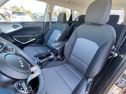 Used 2025 Kia Soul LX w/ LX Technology Package image 34
