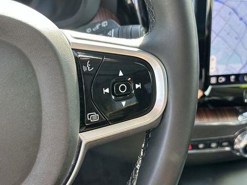 Used 2023 Volvo XC60 B5 Plus image 37