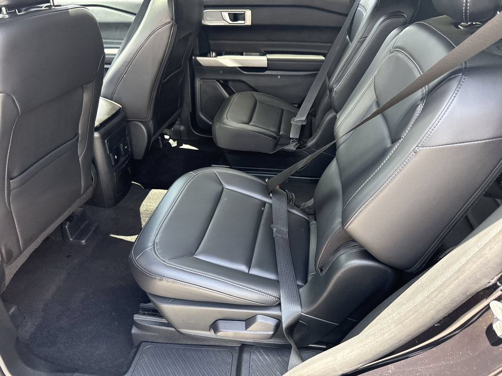 Used 2024 Ford Explorer XLT w/ Equipment Group 202A AWD/4WD image 20