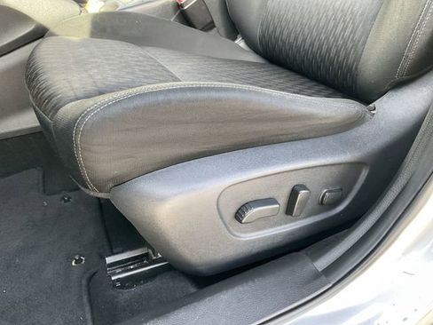 Used 2019 Nissan Rogue SV image 26