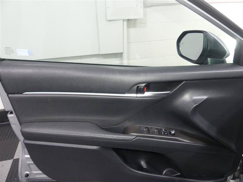 Used 2023 Toyota Camry XSE FWD image 18