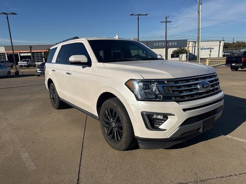Used 2019 Ford Expedition Limited image 3