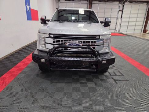 Used 2017 Ford F250 Platinum w/ Platinum Ultimate Package image 4