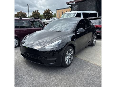 Used 2024 Tesla Model Y Long Range AWD/4WD image 1