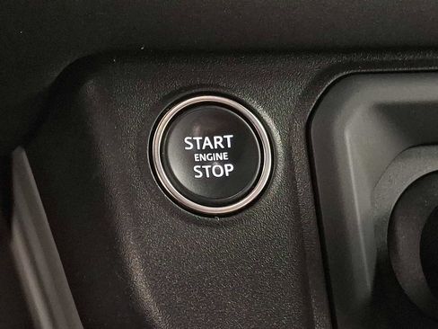 Used 2023 Land Rover Defender 130 SE image 22