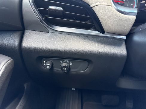 Used 2022 Chevrolet Traverse LS image 37