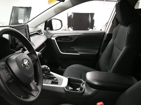 Used 2021 Toyota RAV4 LE w/ Carpet Mat Package (TMS) AWD/4WD image 19