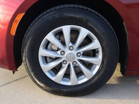 Used 2019 Chrysler Pacifica Touring-L image 30