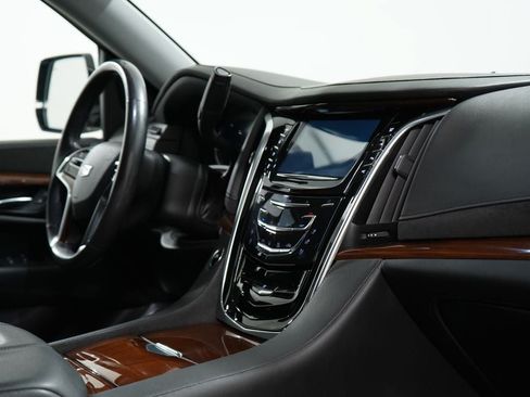 Used 2020 Cadillac Escalade Luxury AWD/4WD image 28