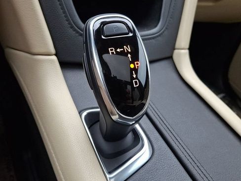 Used 2018 Cadillac XT5 Luxury w/ Driver Awareness Package FWD image 14