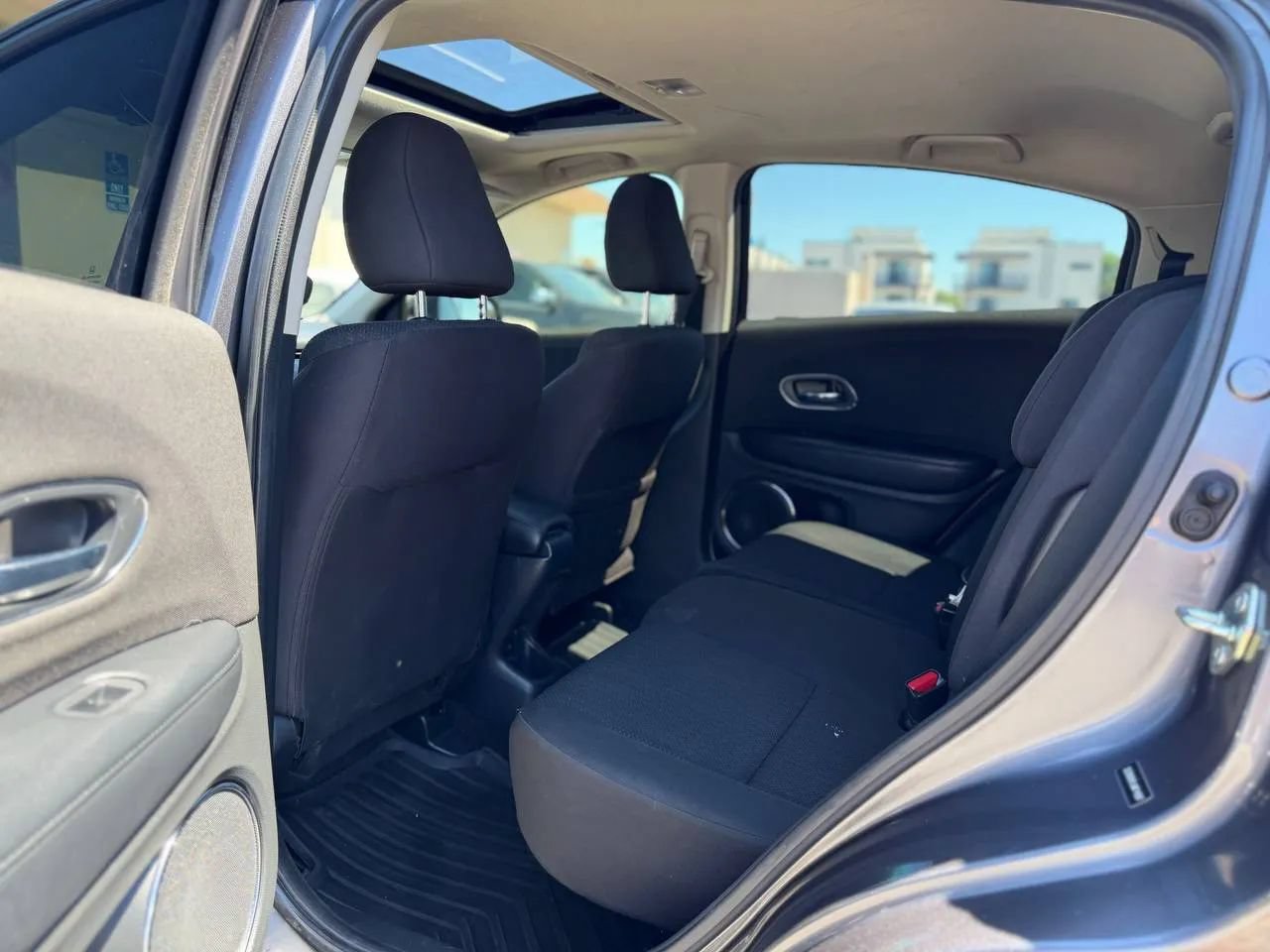 Used 2018 Honda HR-V EX image 29