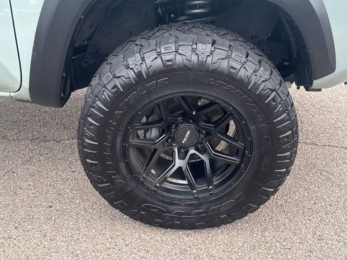 Used 2022 Toyota Tacoma TRD Off-Road w/ Technology Package AWD/4WD image 40