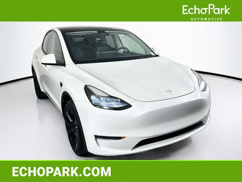 Used 2022 Tesla Model Y Long Range AWD/4WD image 1