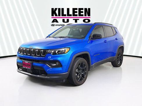 Used 2025 Jeep Compass Latitude w/ Altitude Special Edition AWD/4WD image 3