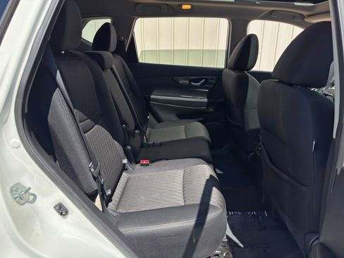 Used 2017 Nissan Rogue SV FWD image 35