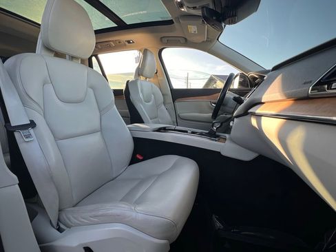 Used 2022 Volvo XC90 T5 Momentum w/ Advanced Package image 30