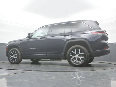 Used 2024 Jeep Grand Cherokee Limited AWD/4WD image 46