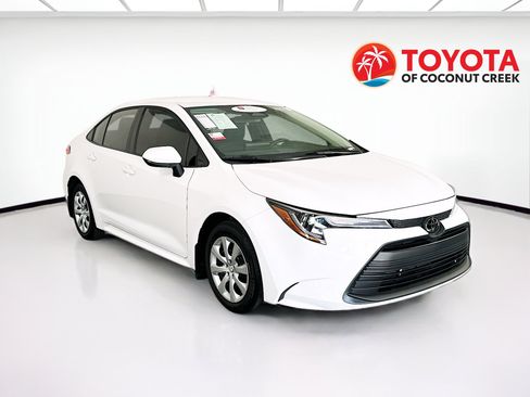 Certified 2025 Toyota Corolla LE FWD image 1