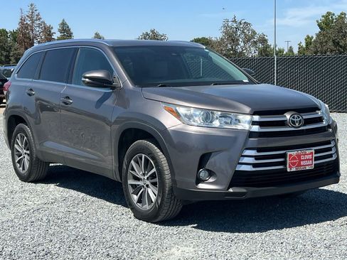 Used 2019 Toyota Highlander XLE FWD image 10