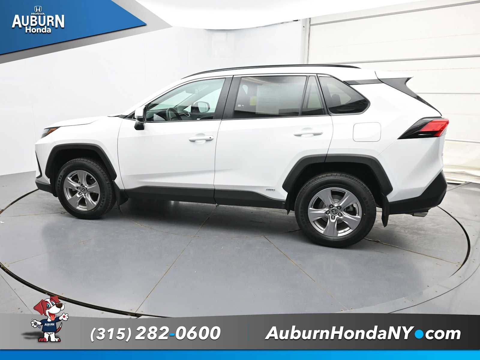 Used 2023 Toyota RAV4 LE AWD/4WD image 19