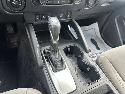 Used 2022 Nissan Frontier SV AWD/4WD image 16