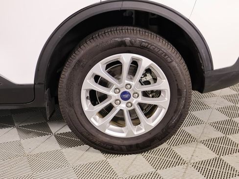 Used 2021 Ford Escape SE image 17