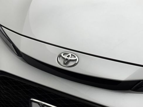 Used 2025 Toyota Corolla SE FWD image 3