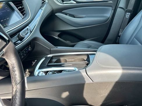 Used 2022 Buick Enclave Premium AWD/4WD image 36