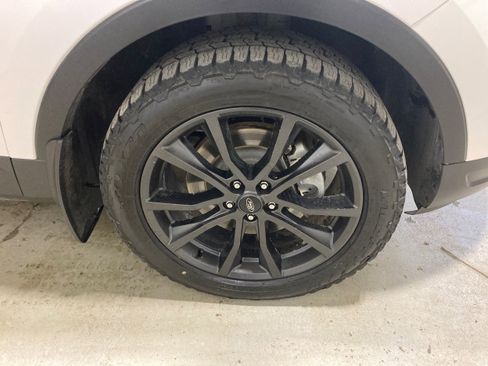 Used 2019 Ford Explorer XLT w/ Equipment Group 202A AWD/4WD image 11