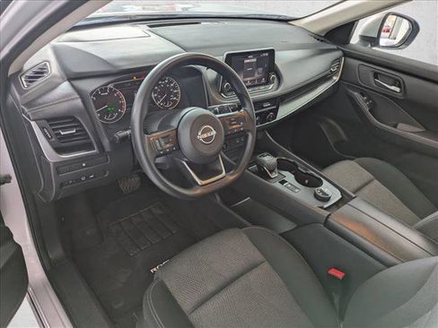 Used 2024 Nissan Rogue SV image 10