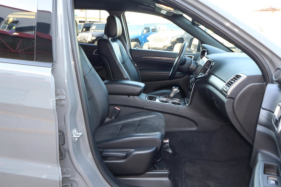 Used 2022 Jeep Grand Cherokee Laredo X RWD image 25