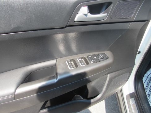 Used 2021 Kia Sportage LX FWD image 10