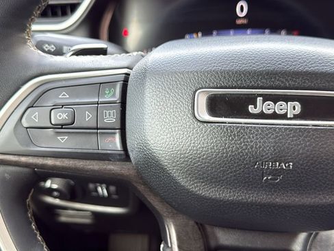 Used 2023 Jeep Grand Cherokee L Limited w/ Black Appearance Package image 23