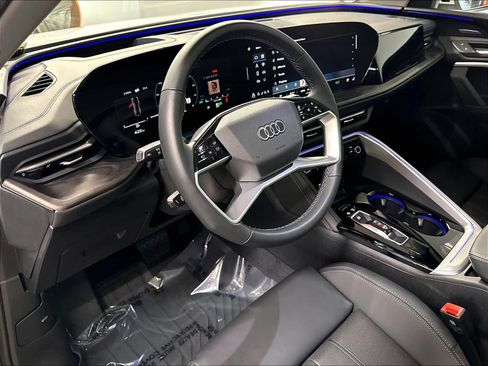 Used 2025 Audi Q5 Premium Plus w/ Premium Plus AWD/4WD image 15
