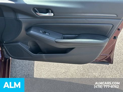 Used 2025 Nissan Altima 2.5 SV FWD image 16