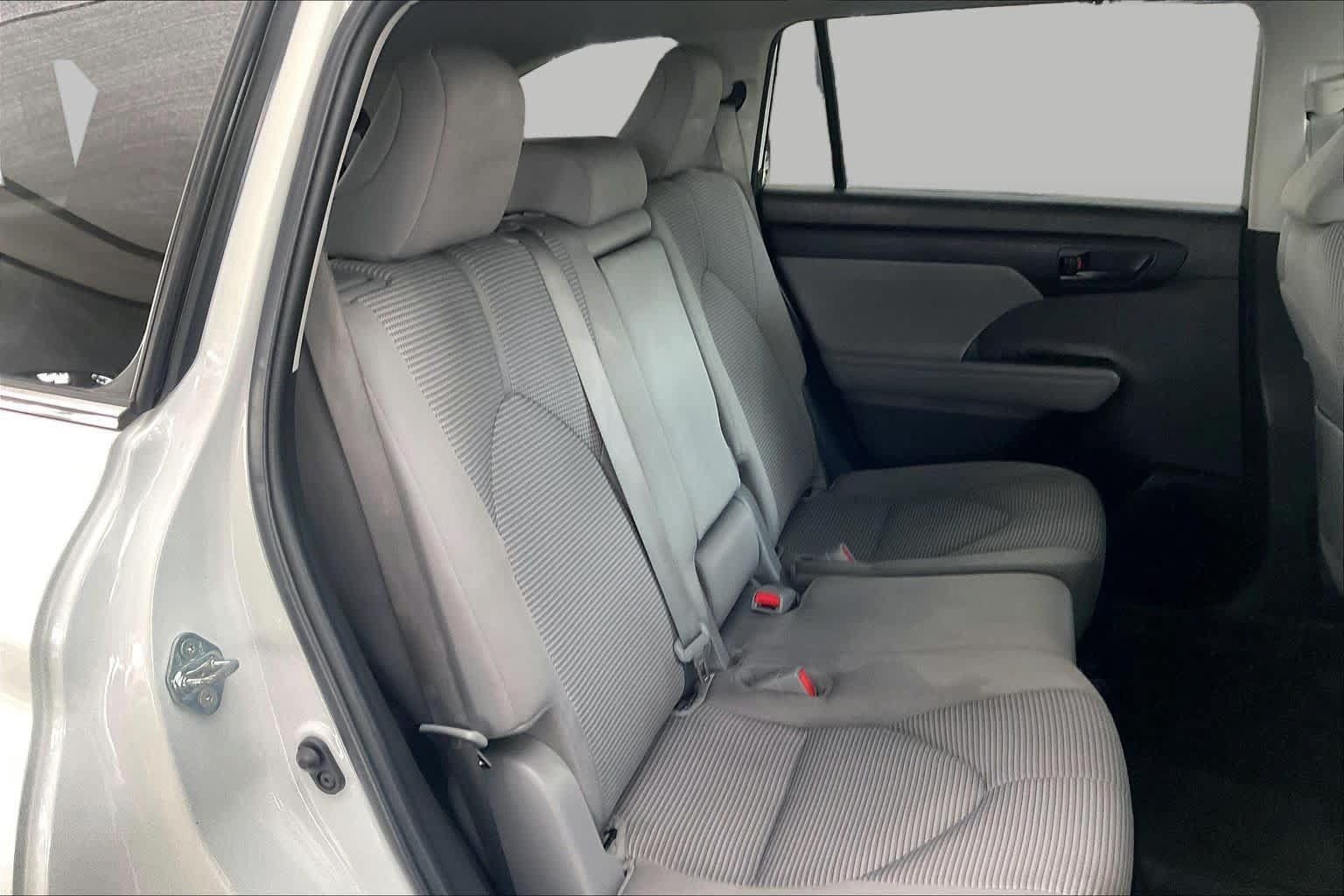 Used 2022 Toyota Highlander L FWD image 20