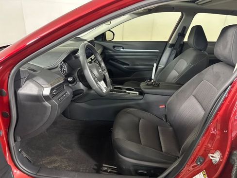 Used 2023 Nissan Altima 2.5 SV w/ SV Premium Package image 11