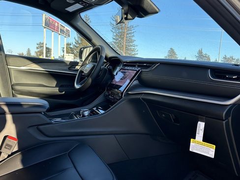 New 2025 Jeep Grand Cherokee L Limited image 19